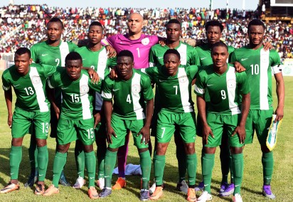 Nigerian national football team poses during the African Cup of Nations qualification match on March 25, 2016 in Kaduna. 
